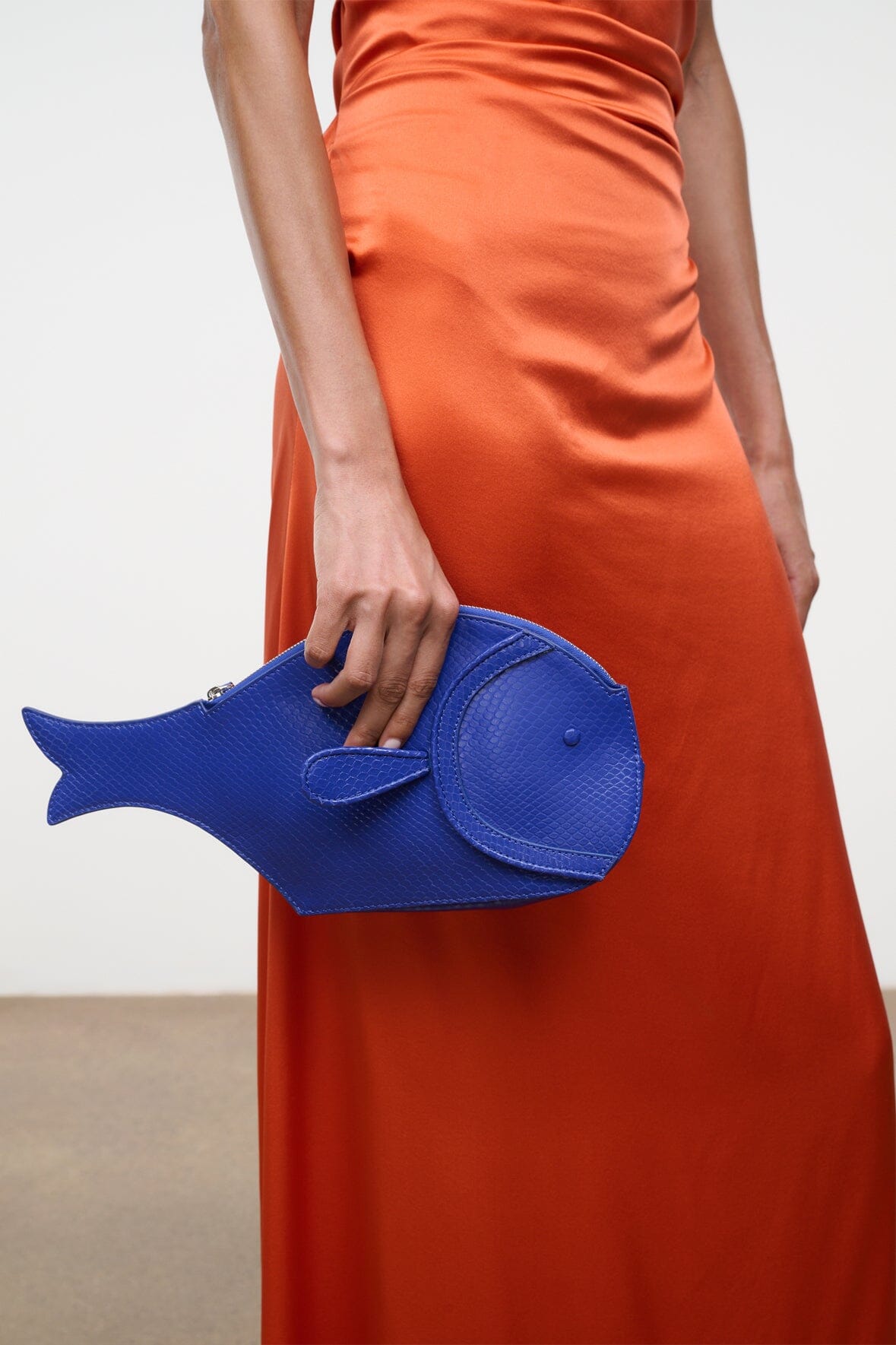 STAUD | Pesce Clutch - Cobalt Blue Fish-Shaped Handbag
